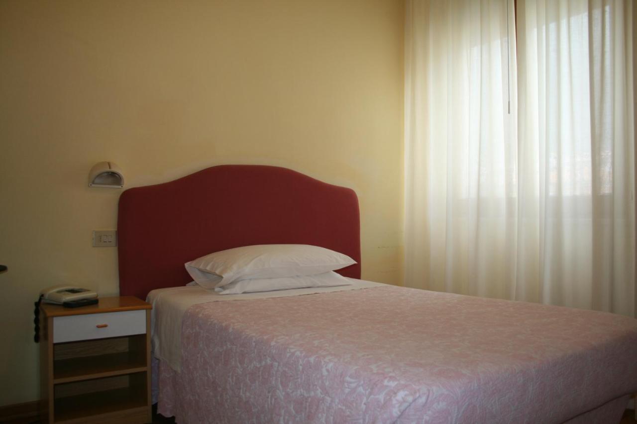 Hotel Risorgimento Chianciano Terme Ruang foto