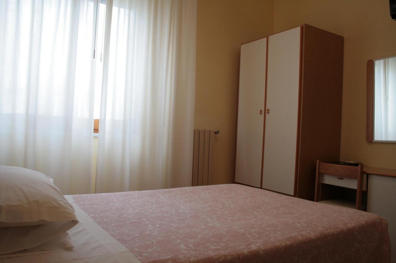 Hotel Risorgimento Chianciano Terme Ruang foto